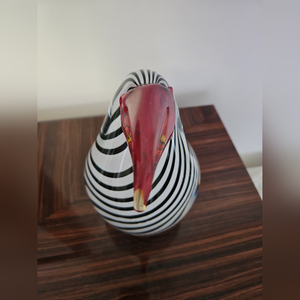 Vintage Murano  Toucan Glass Bird Figurine, Black & White Spiral. 9.5" Tall - Picture 8 of 16